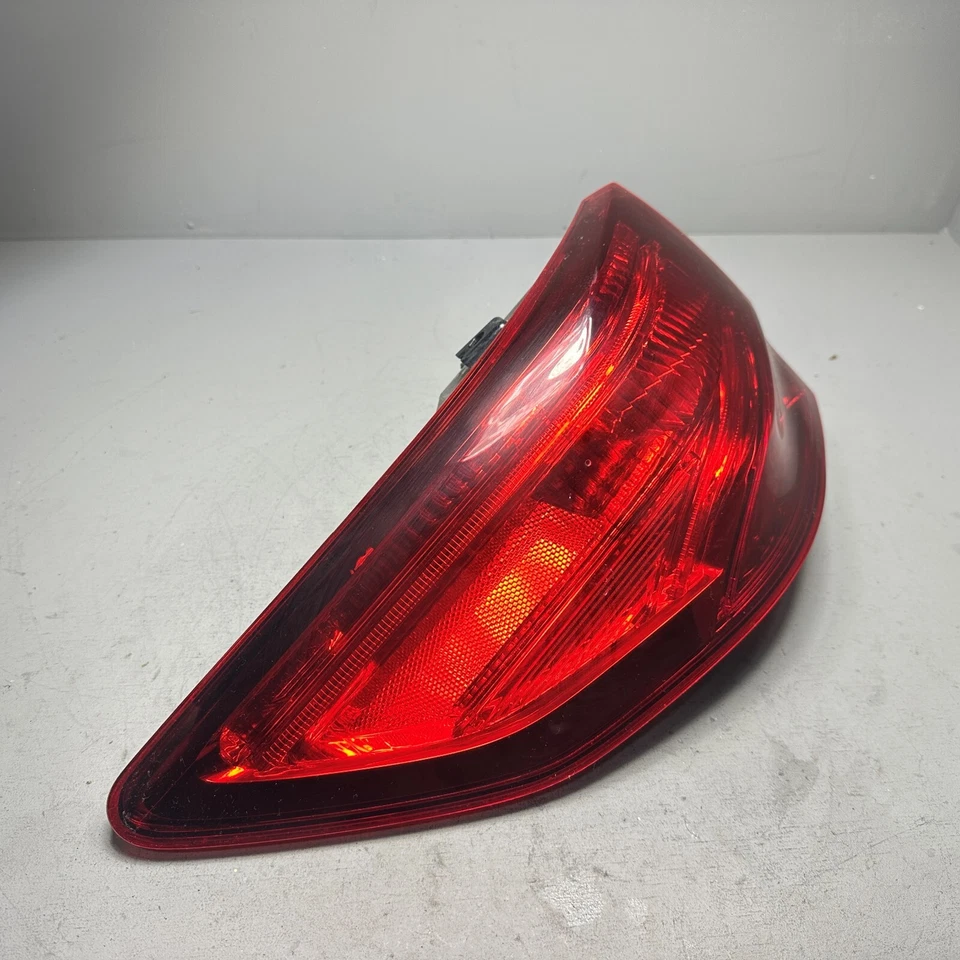 Luz trasera exterior del lado del conductor Acura MDX 2014-2020 OEM Foto 2 de 4