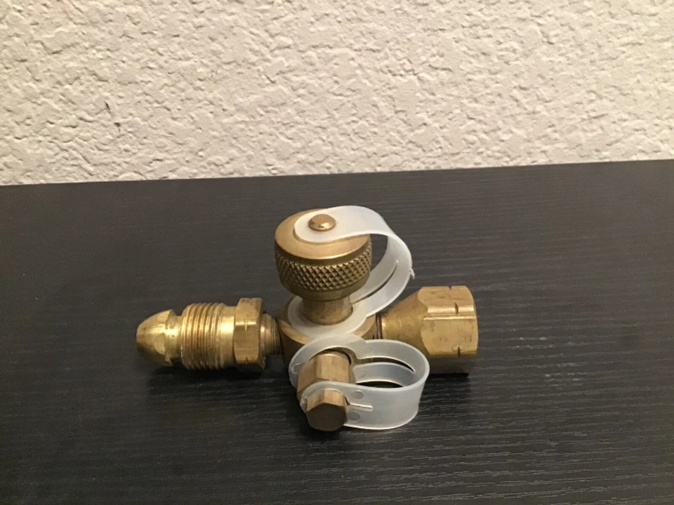 Camiseta adaptadora Mr. Heater F273751, latón, para calentadores de propano Foto 2 de 4