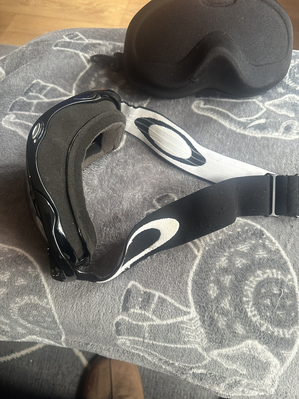 Oakley ski goggles With hard Case eBay