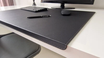 PROFI MATS Gewinkelte Schreibtischunterlage sanft lux Leder 70x48 Schwarz Naht Silbergra