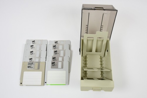 Amaray MediaMate 3.5" Floppy Disk Storage Case with 3 dividers and 10 Disks - Photo 3/7
