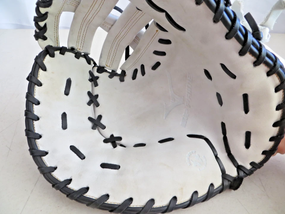 MIZUNO MVP PRIME 13" GXF 50FPW SOFTBALL WHITE LEATHER LEFT HANDED 1B MITT - Image 2 of 4