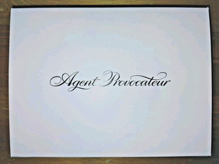 Confezione Regalo Agente Provocatore Rosa Nero Medium