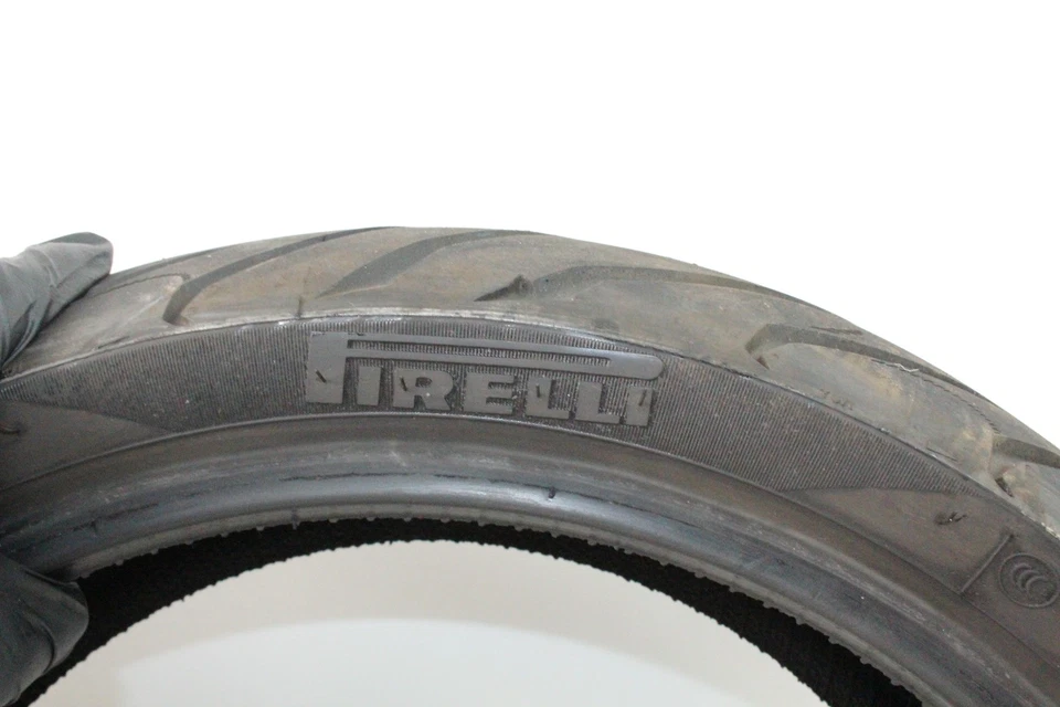 Neumático trasero Pirelli Angel 180/55ZR17 01-06 HONDA CBR600 600 F4i Foto 2 de 4