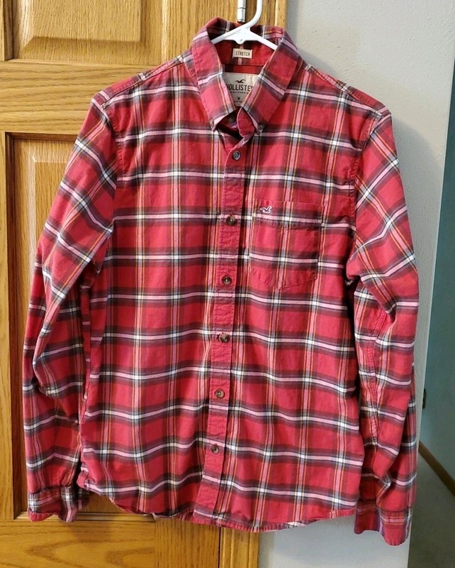 Hollister Men's Stretch Red Plaid Medium Oxford Button Up Shirt