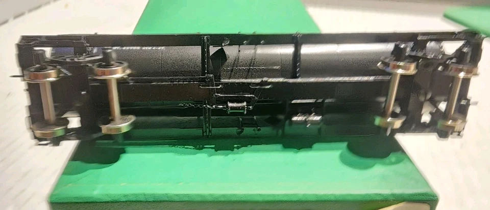 Overland Models HO Scale Brass L.P. Tank Car G.A.T.X. #32048 - Image 4 of 4