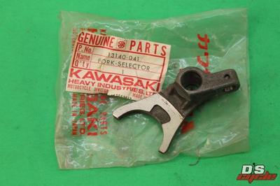 NOS New Kawasaki F5 F8 F81 F9 Gear Shift Fork PART# 13140-041