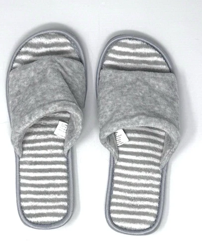 SECRET TREASURES WOMENS 7-8 GREY & WHITE SLIPPERS