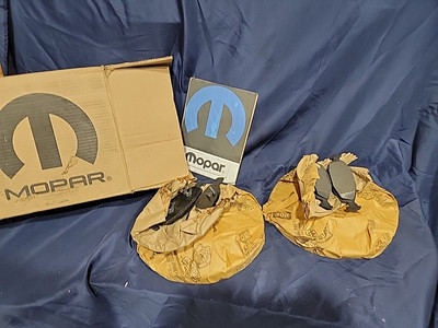 NOS MOPAR 99-02 JEEP GRAND CHEROKEE FRONT BRAKE PAD ROTOR Kit VWJT3592AD