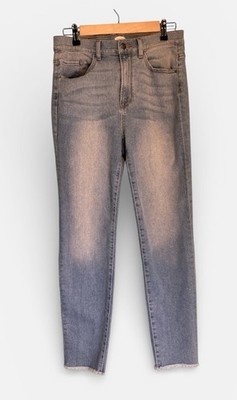 Women s SNEAK PEEK Light Wash Denim Jeans -  Size 9/W29 Raw Hem Distressed￼