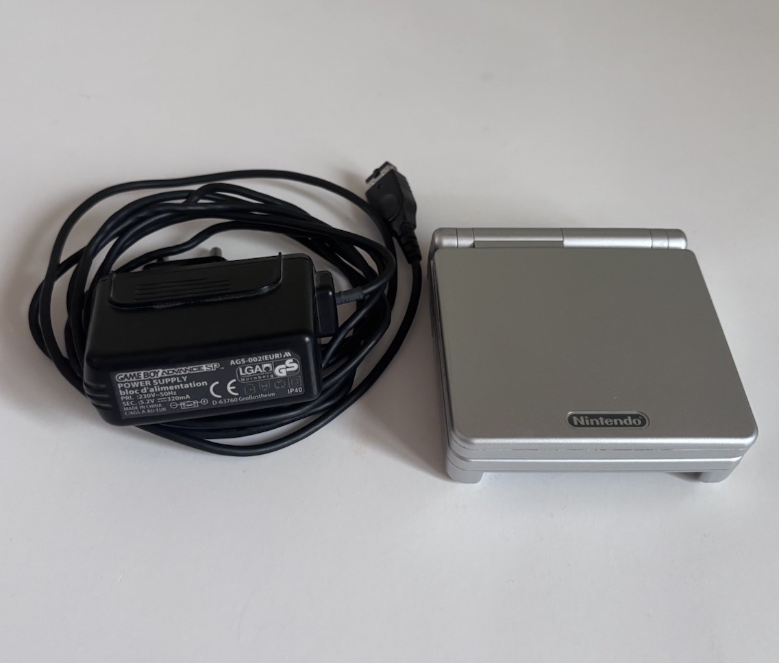 Console Nintendo Game Boy Advance SP Ottime Condizioni + Caricatore Originale