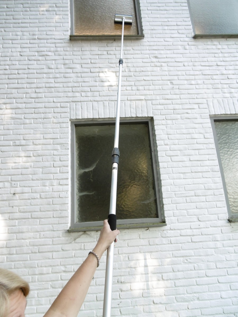 Teleskop-Durchlaufbürste Zum Waschen Von Photovoltaik-Modulen Und Fenstern 9,1 M 910