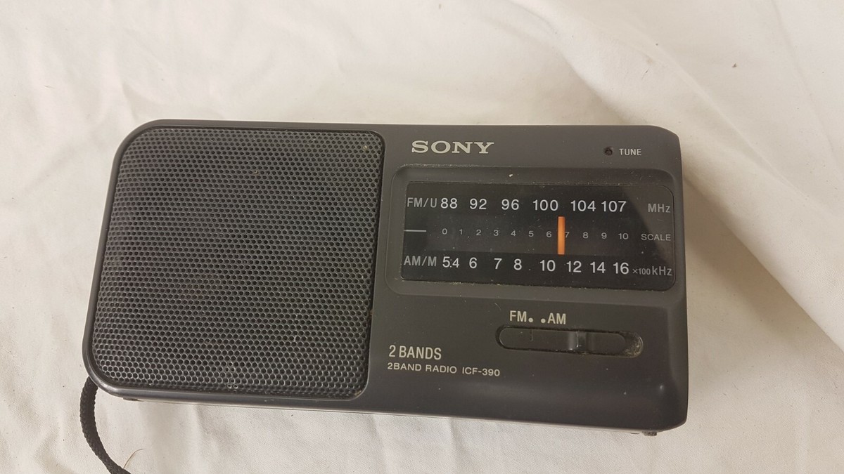新品　SONY ICF-P37 Sony ICF-P37 Handy Portable Radio FM AM Wide Horizontal