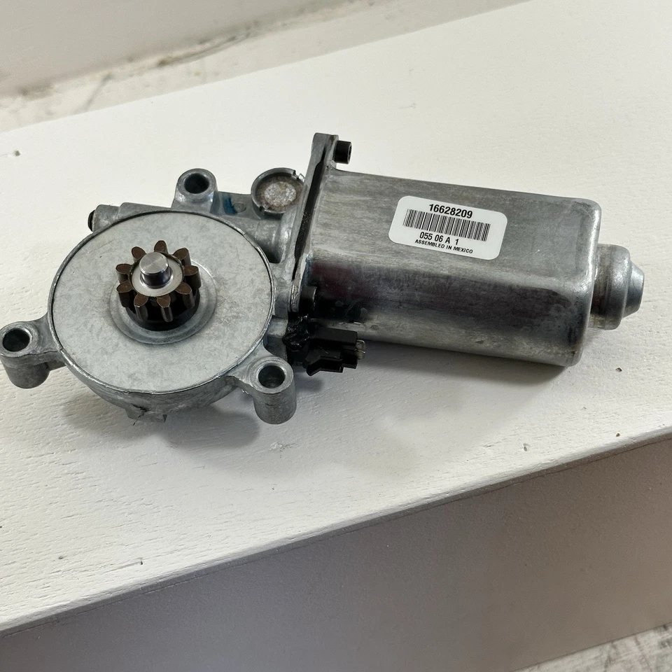 New OEM Genuine GM AC Delco 22143947 Rear Side Door Power Window Motor 16628209 - Image 2 of 4