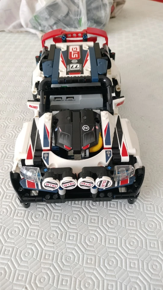 LEGO Technic 42109 App-Controlled Top Gear Rally Car, foto 2 di 5