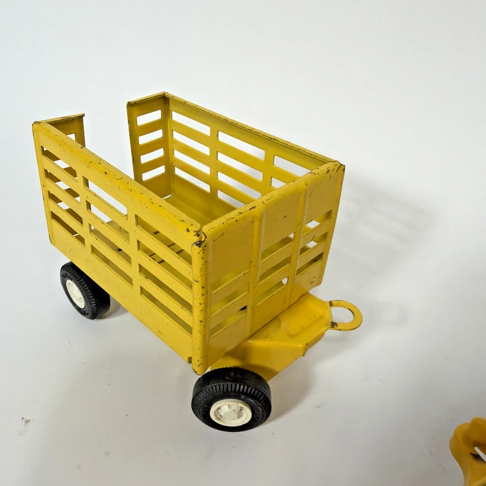 80s Vintage Tonka Farm Tractor (811002) & Wagon (55321) Die-cast & Plastic - Image 4 of 4