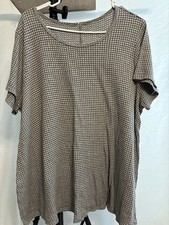 Woman's short sleeve t-shirt