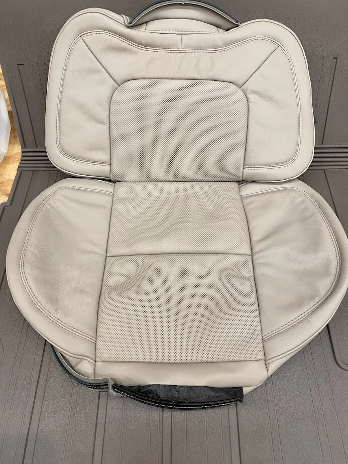 Conjunto de cubierta de aviador Lincoln 2020-23 asiento trasero - (LC5Z-7864416-MC) Foto 4 de 4