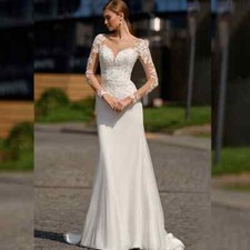 Lace Mermaid Wedding Dress V-Neck Long Sleeve Appliques Sweep Train Bridal Gowns