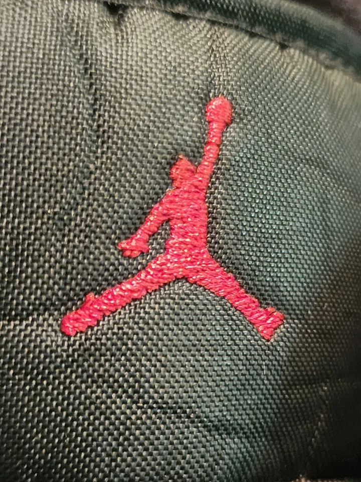 Nike Jordan 1 Niños Puntera Baja Criada GS 5 Años Usado en Excelente Condición Foto 3 de 4