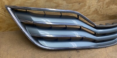 2010-2011 Toyota Camry XLE Front Grille Upper 53101-06190 OEM