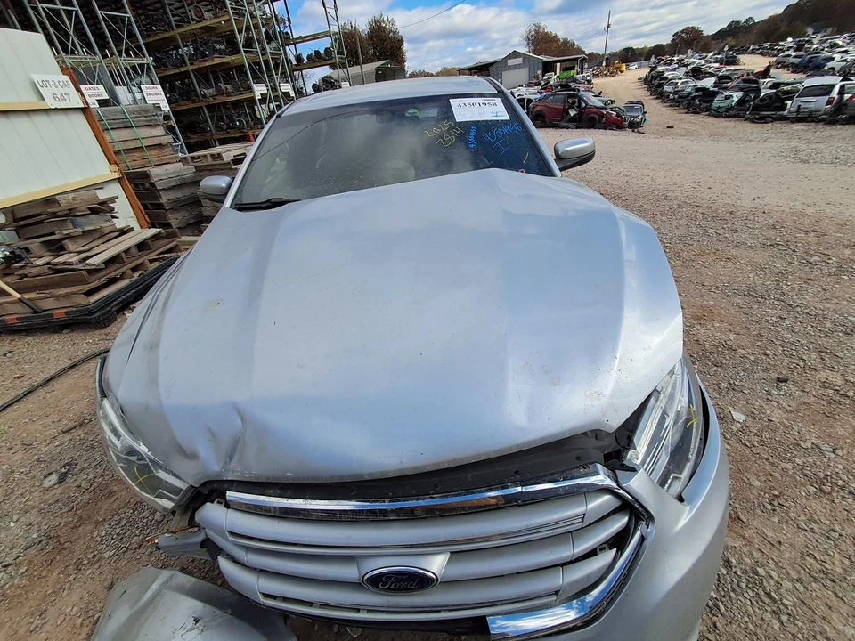 Used Front Left Door Assembly Front fits: 2019 Ford Taurus electric L. Limited F Foto 2 de 4