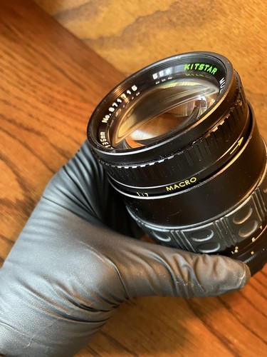 Kitstar (Pentax) 135mm Macro lens with 3 accessorie zipper case, lens covers,.. - Picture 8 of 9