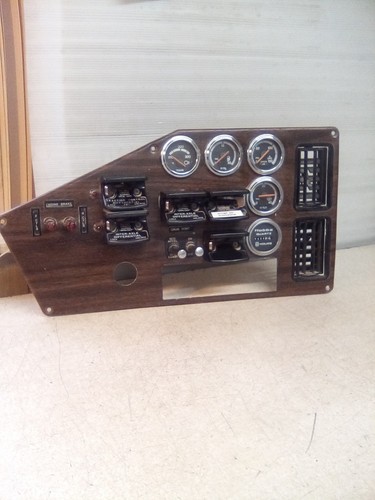 Freightliner FLD 22-20985-013 Gauge Switch Panel