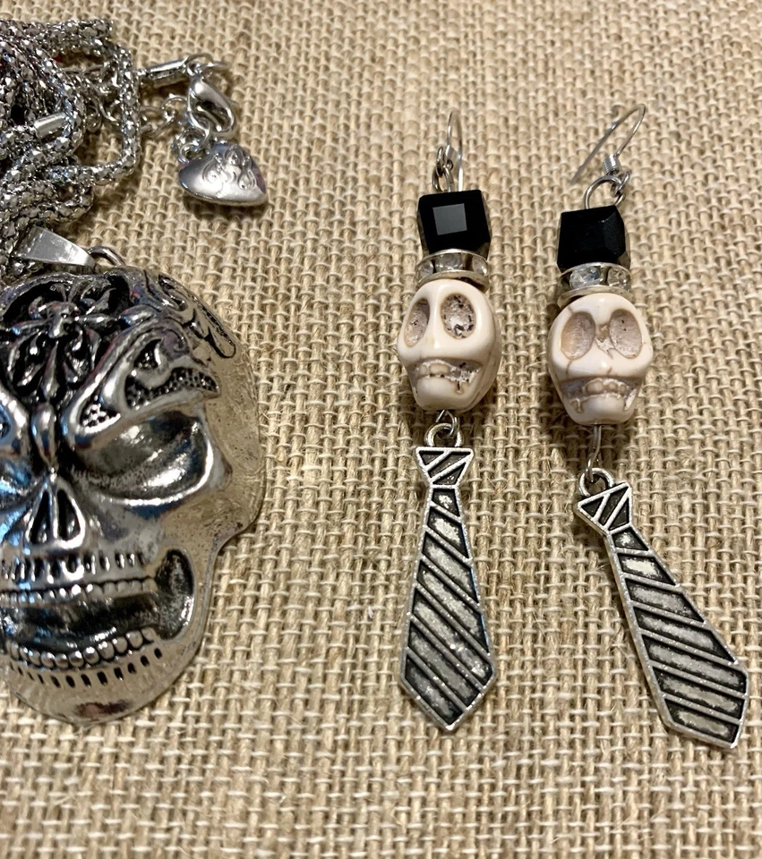 Skull Earring & Betsey Johnson Necklace   Set New Silver Tone Foto 2 de 4