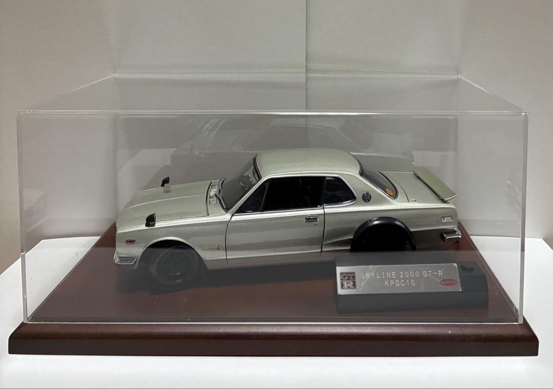 絶版京商1/18スカイライン2000GT-R KPGC10 (ライト点灯モデル) Used Kyosho 1/18 Skyline 2000gt-r Kpgc10 Diecast Car Lights