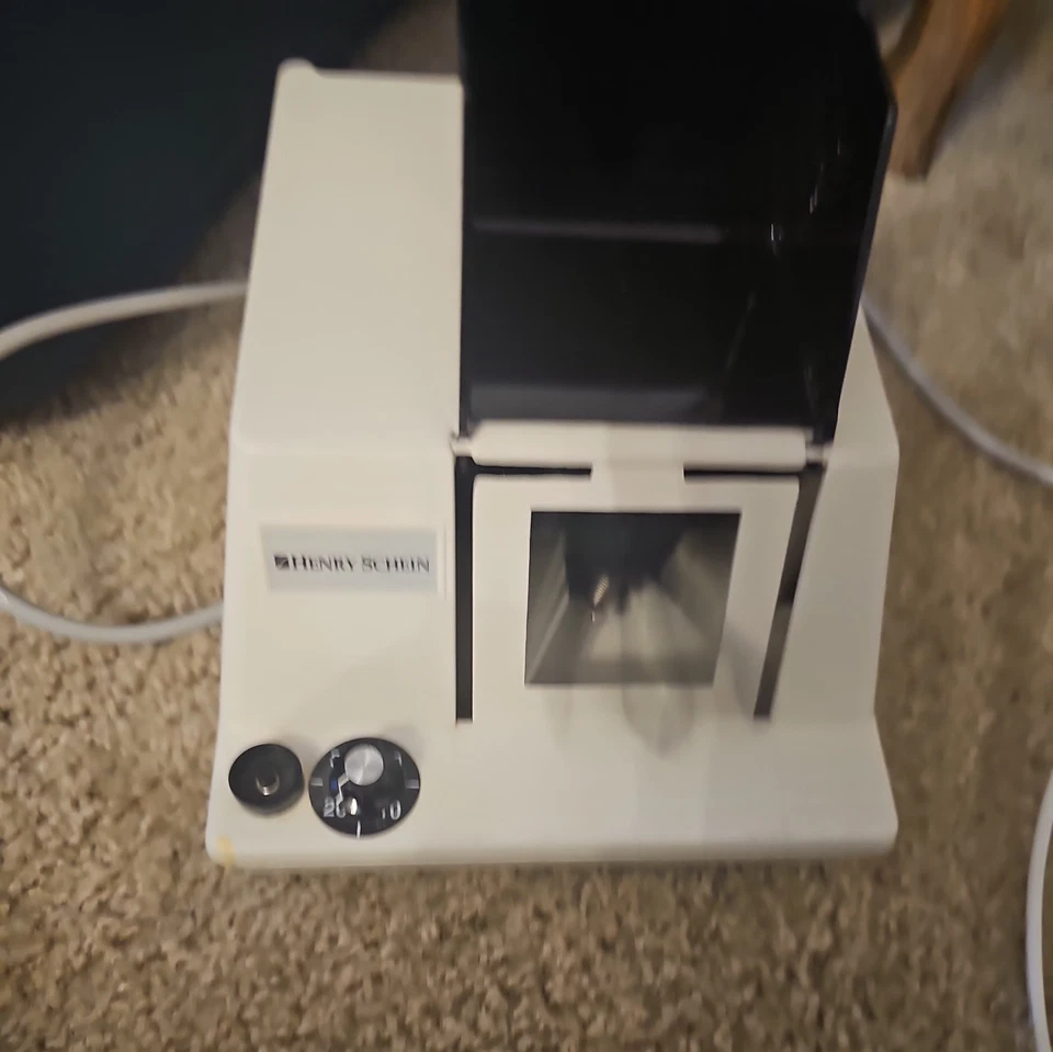 Amalgamador de laboratorio dental Henry Schein con almohadilla táctil Foto 3 de 3