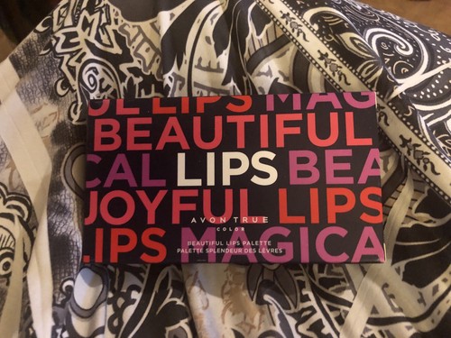 Avon True Color Beautiful Lips Palette - Picture 2 of 3
