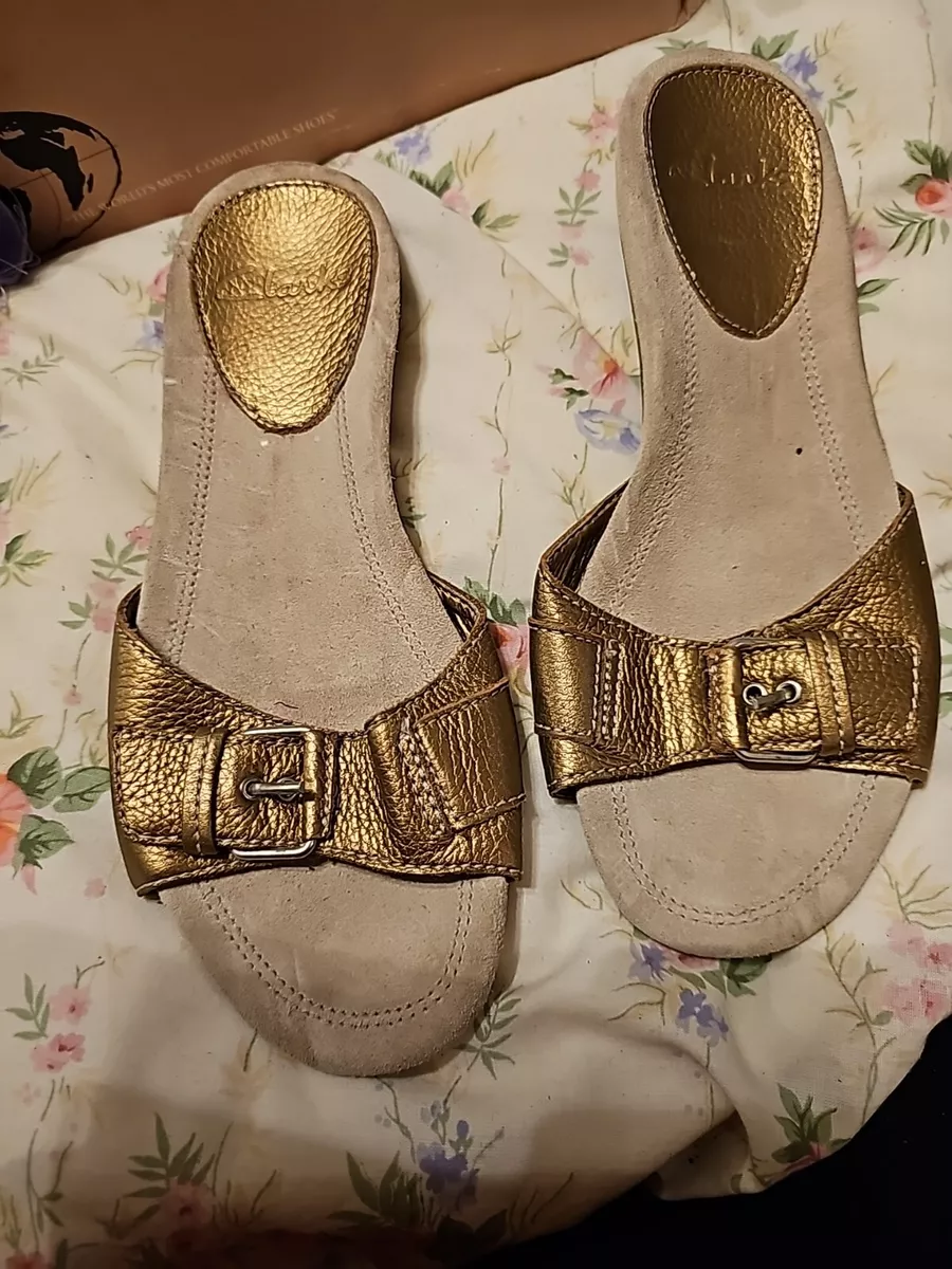 Clarks gold sale flip flops