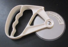 PIZZA Cutter WHEEL with Safety GRIP - Sharp Stainless-Steel Blade