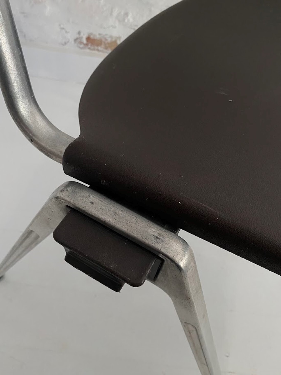 Vintage Knoll International 1601 Model stackable chairs by Don Albinson 1970s