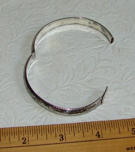 Vtg Sterling Silver Bangle BRACELET w/Hinge, Etched Floral & Zig Zag 925 D48 - Picture 4 of 9