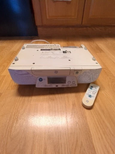GE Spacemaker Under Cabinet AM/FM Radio CD Clock  7-5290A Remote Light - Image 2 of 4