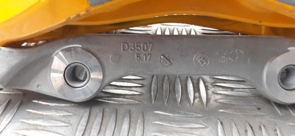 Pinza de freno delantera derecha AUDI E-TRON MK1 2021 AMARILLA 4KE615108E 4KE615108E Foto 4 de 4