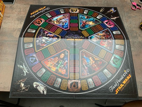 Star Wars Saga Edition Trivial Pursuit DVD Game 2005 - NEW but wear to box. - Picture 5 of 6