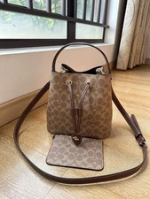 C.OACH NWT Roan Bucket Bag Signature Canvas Tan Brown CBH07 Outlet 21x 21x14cm