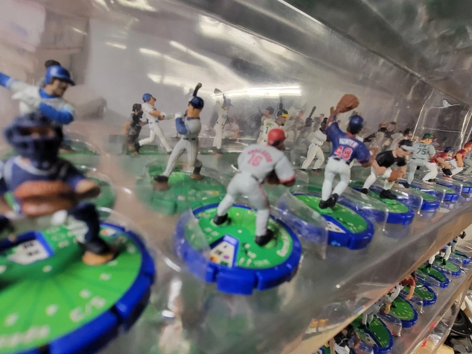 Juego MLB Sportsclix 2004 por Wizkids jugadores de béisbol estuche de 199 estrellas y patio Foto 2 de 4