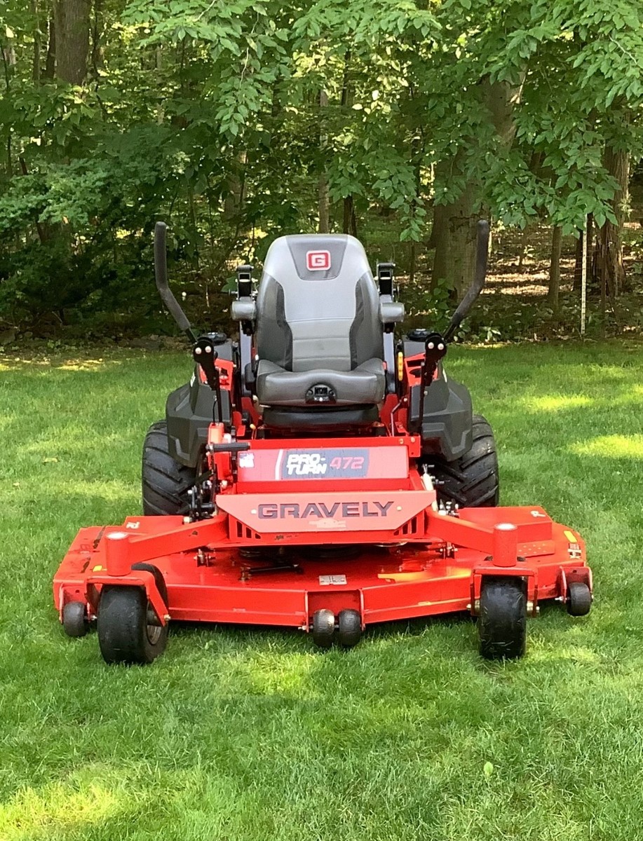 2017 Gravely ProTurn 472 zero turn mower