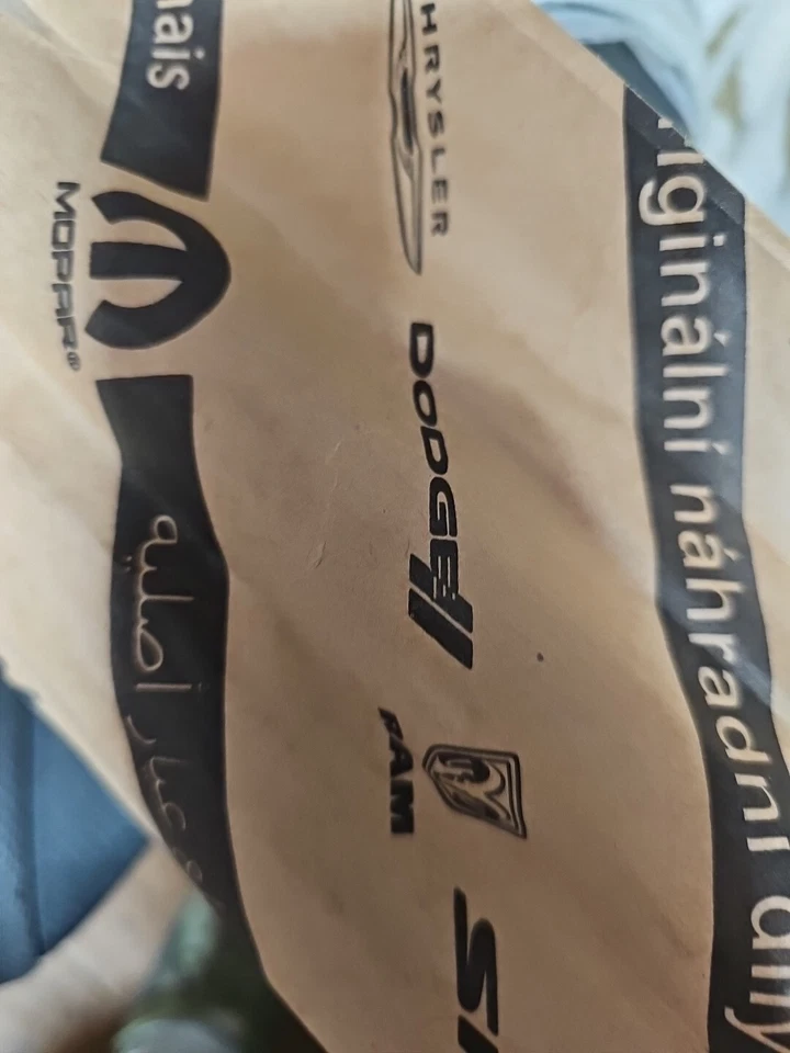 Cinturón de puerta delantera Mopar genuino resistente al clima exterior izquierdo 55399123AG Challenger Foto 2 de 2