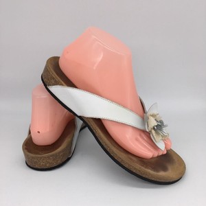 white vionic flip flops