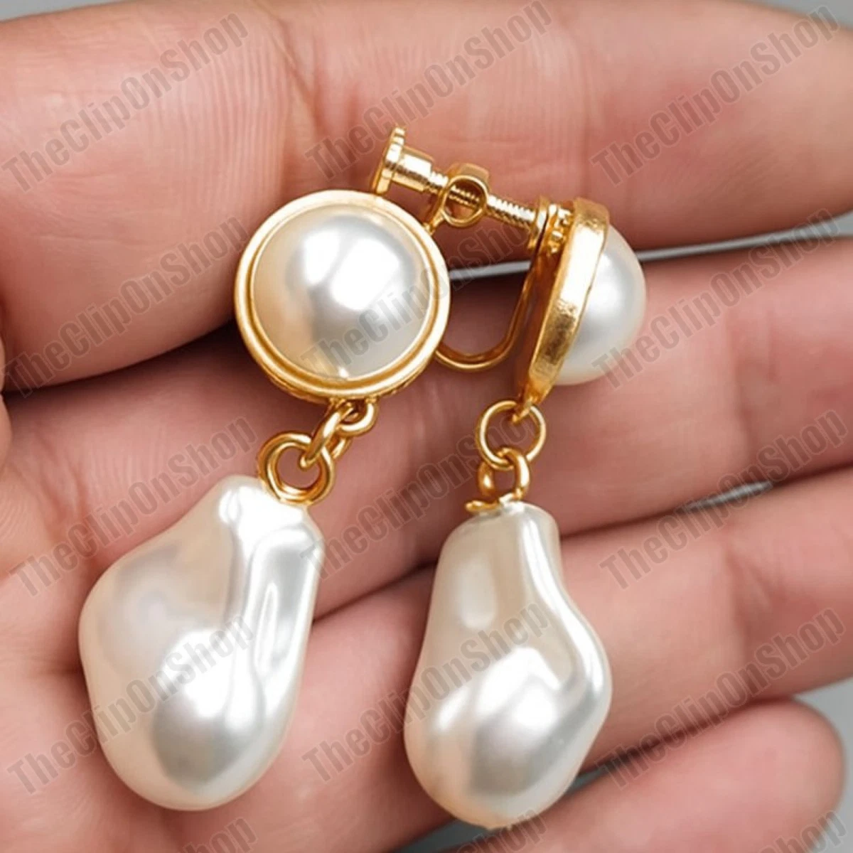 Vogem Orecchini Magnetici Placcati Oro Con Perle Bianche – Senza Foro – Rettangolari – TCE1676A1
