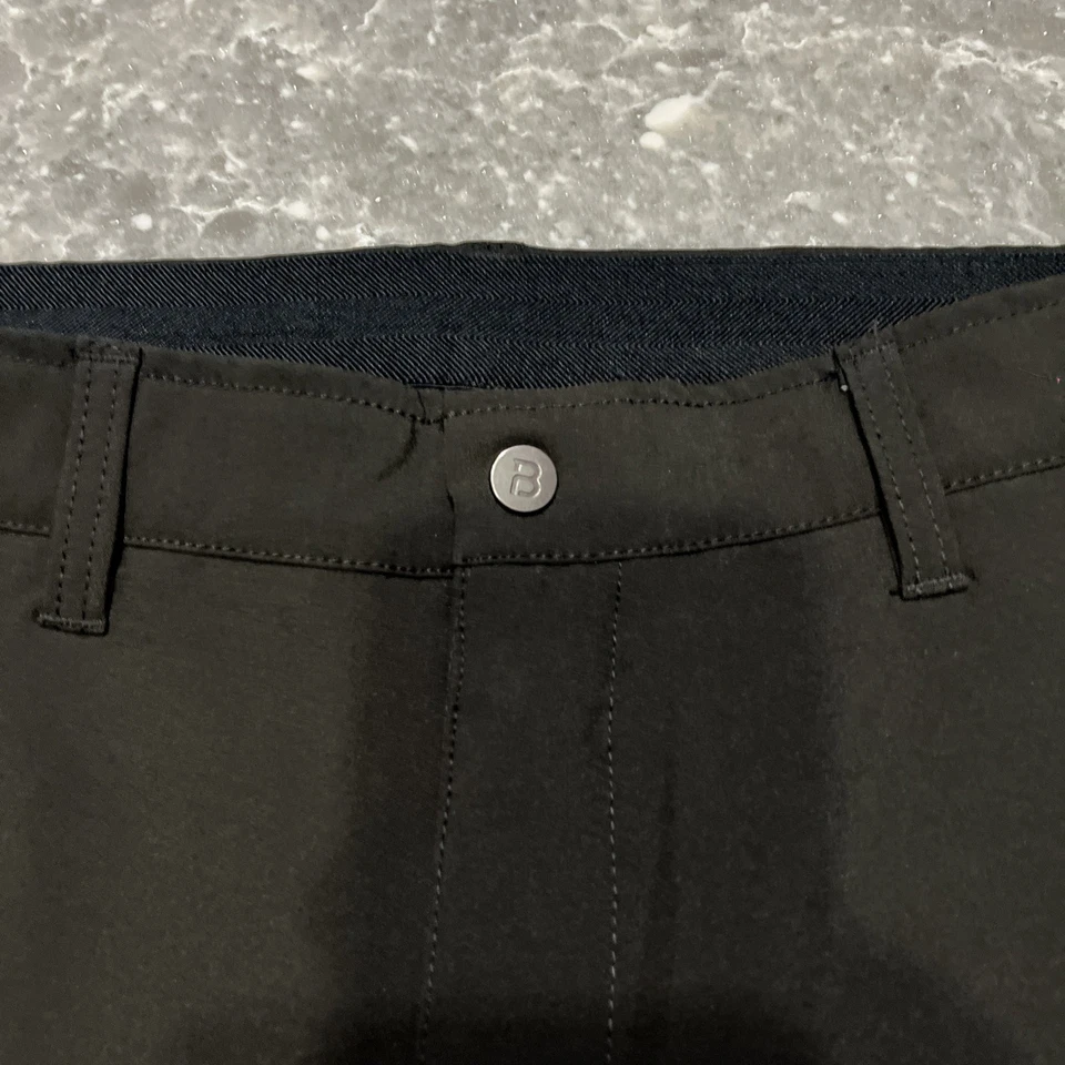 Pantalones de golf Bylt Everyday Pant 2.0 absorbentes planos atléticos para hombre talla 34 x 30 Foto 3 de 4