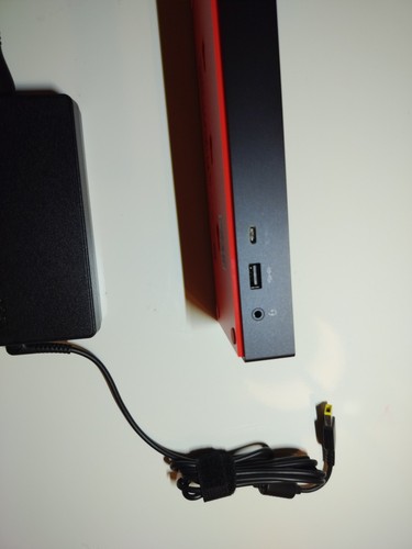 (Open Box) Lenovo DK2131 ThinkPad Thunderbolt 4 Workstation Dock- Black/Red - Afbeelding 5 van 6