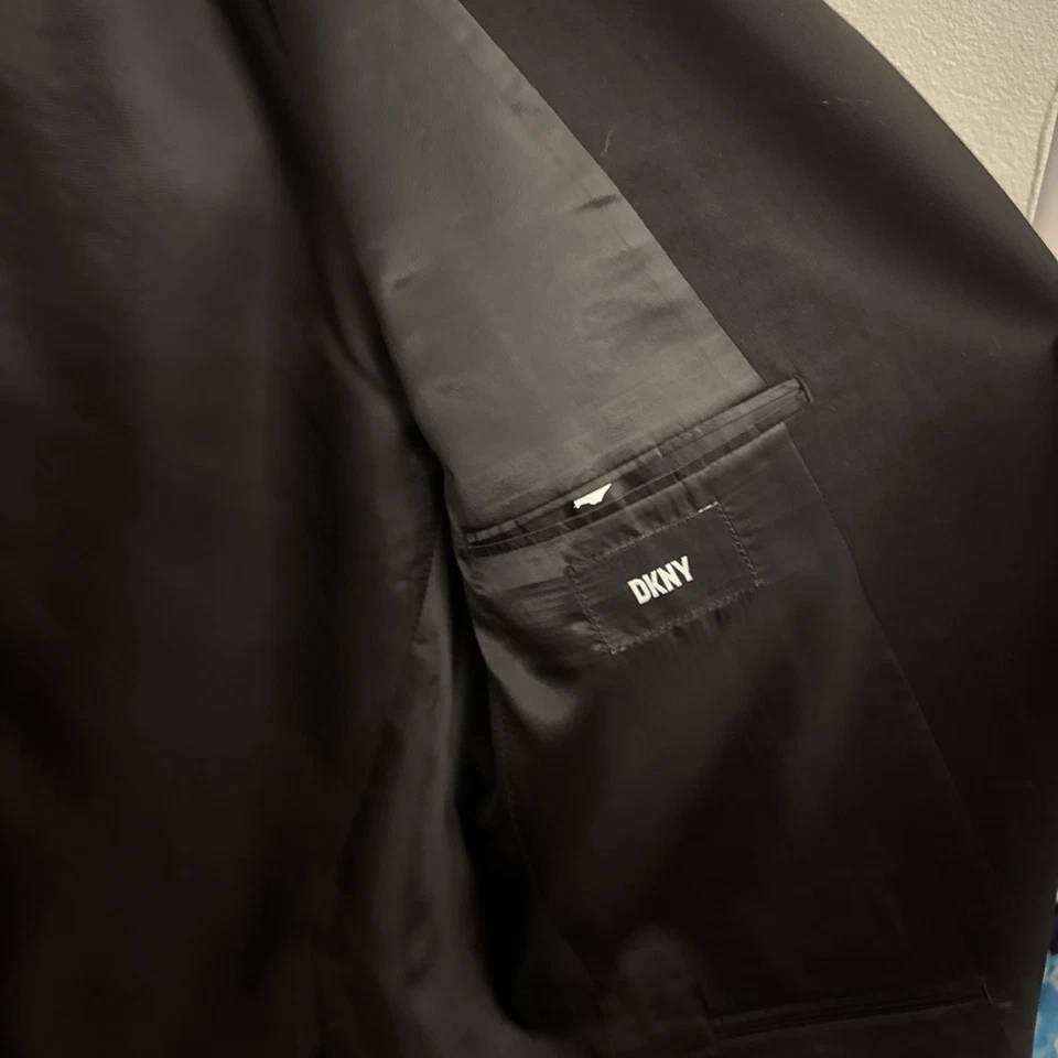 Calça Jaqueta Elástica Masculina DKNY Preta Ajuste Moderno Terno 2 Peças Tamanho 44R 38W 32L - Imagem 3 de 4