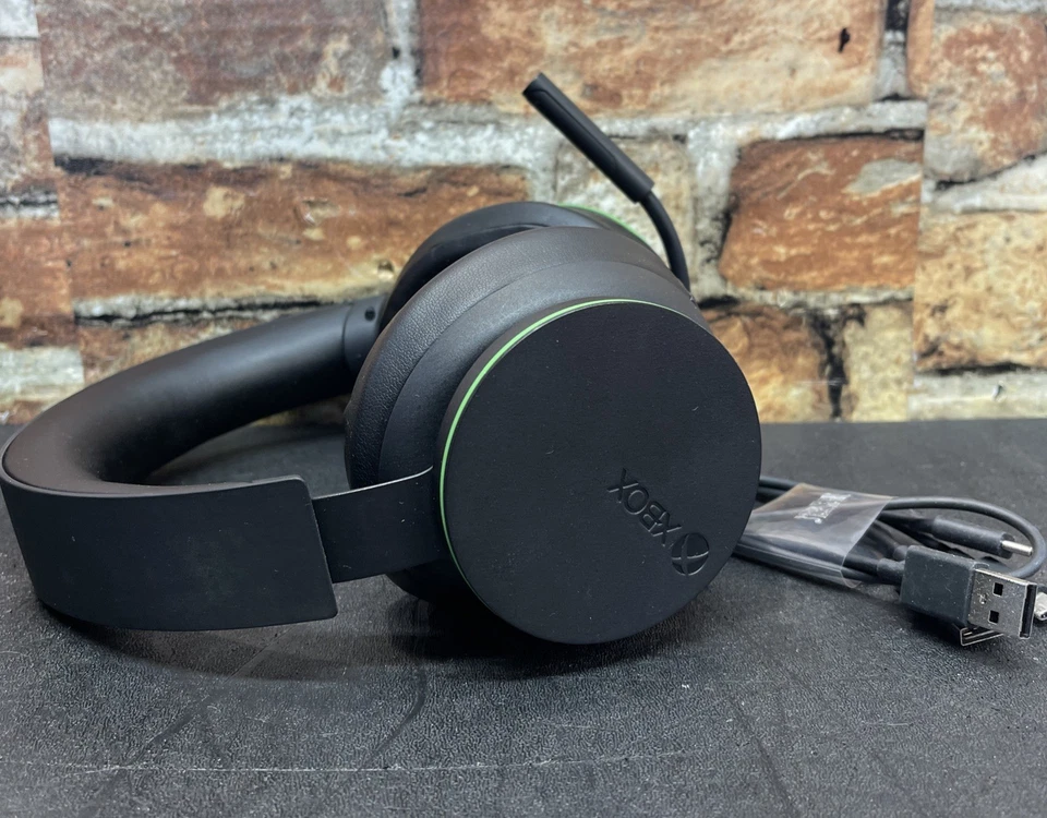 Microsoft Wireless Headset Black 1944 For Xbox One & Xbox Series S|X - READ. - Image 2 of 4