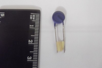 100 Stück  PTC Thermistor  8 X 2,5